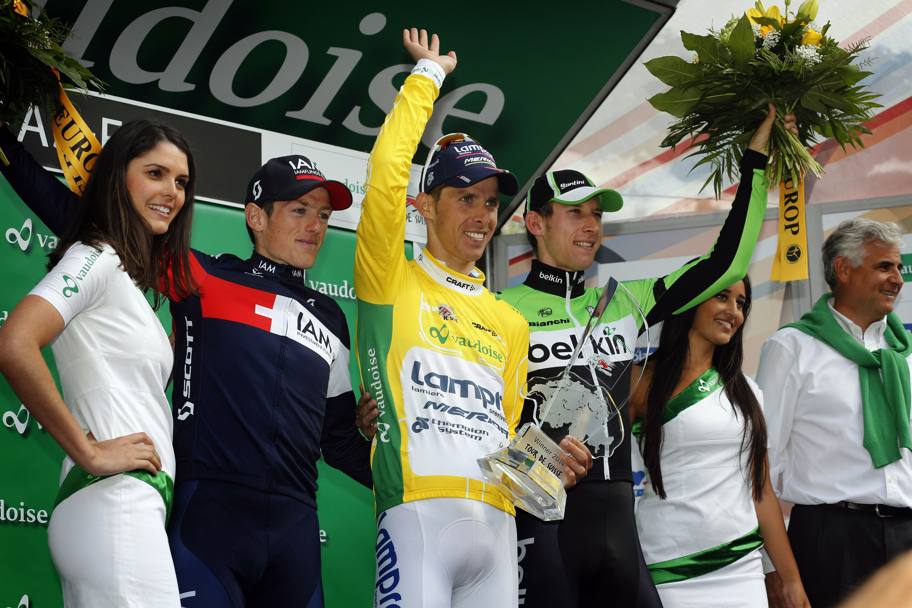 Il podio finale del Giro di Svizzera con Rui Costa al centro, Mathias Frank (Iam) a sinistra e Bauke Mollema (Belkin) a destra. Bettini